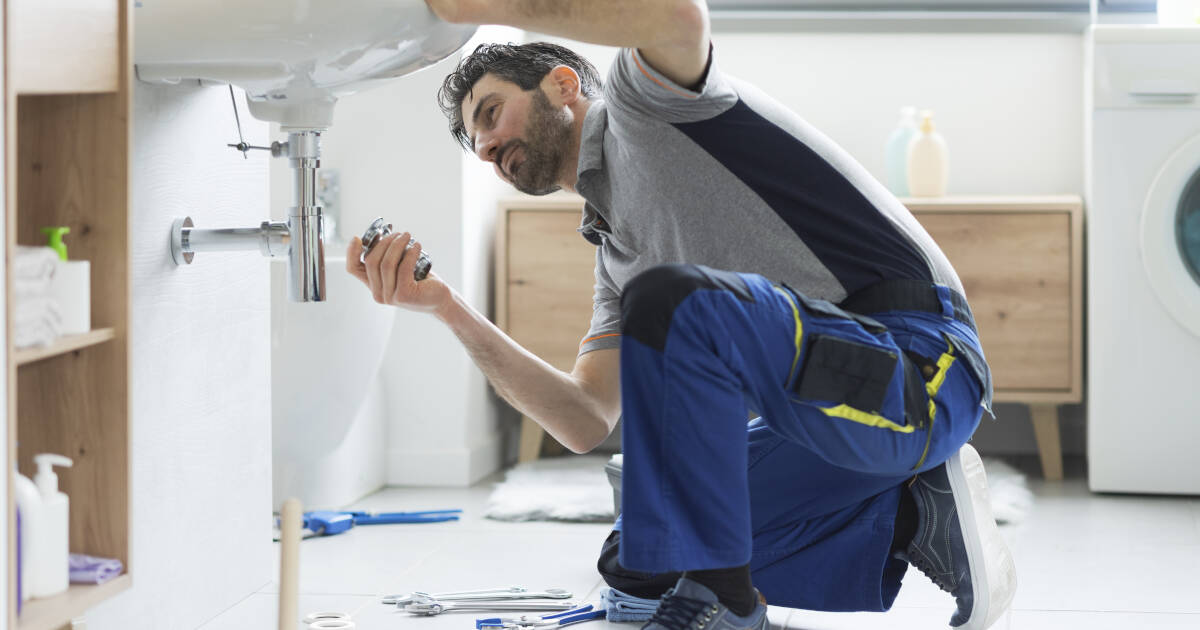 Professional Los Angeles plumber providing expert residential plumbing service